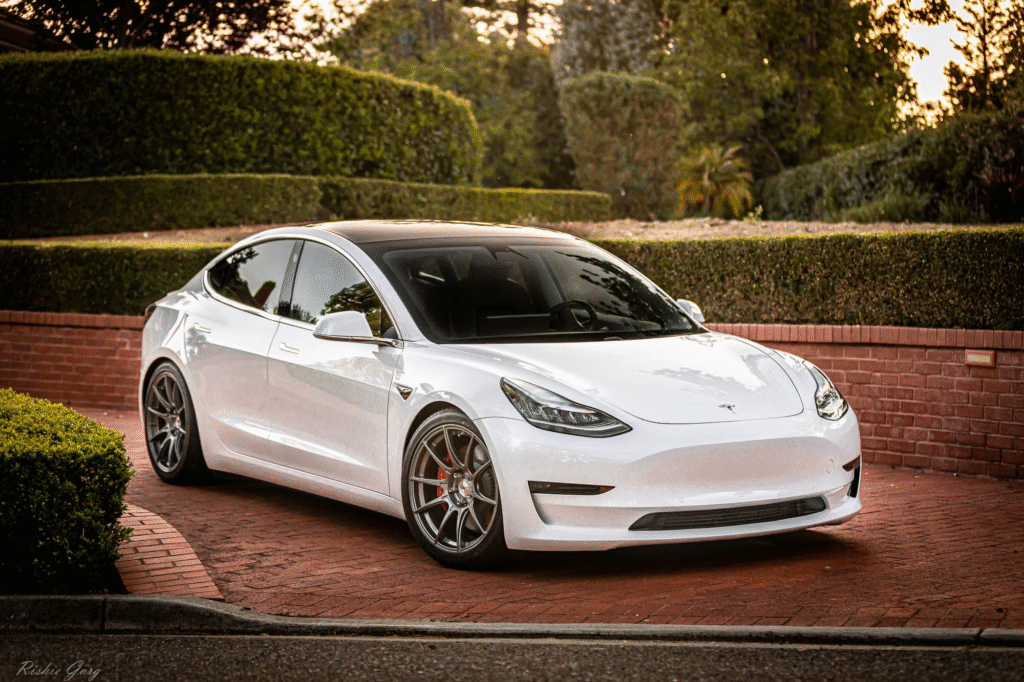 Electric Cars with the Longest Battery Life in 2025: Low Degradation, Real Data & Mechanic Insights