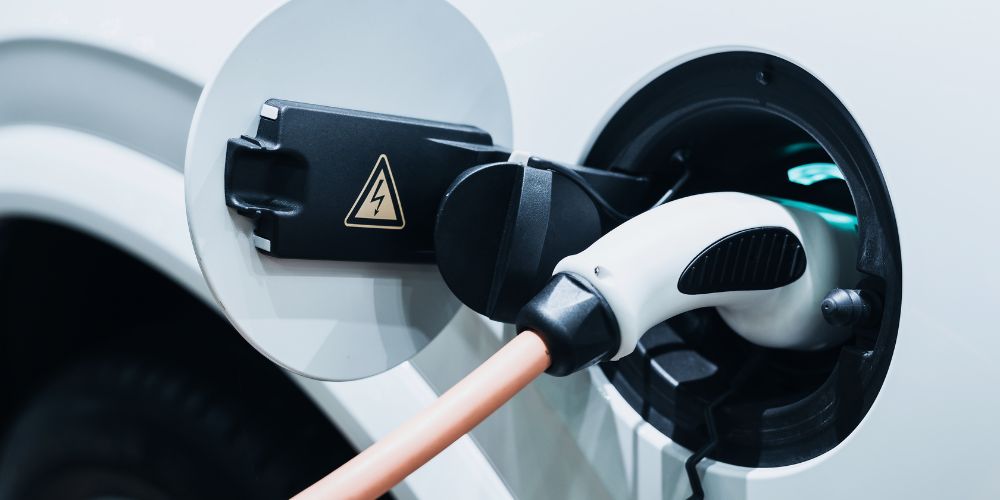 How Hybrid Vehicles Bridge the Gap Between Gas and Electric